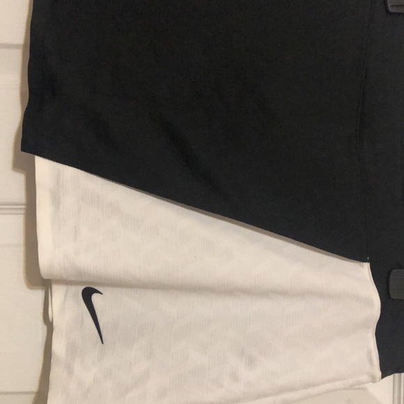 Nike women’s Dri-Fit tennis skort. Large. Black and white front/white back. - Picture 4 of 6